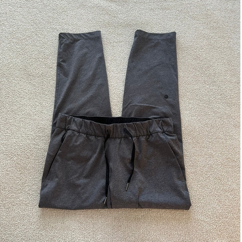 lululemon On The Fly Pant 27" size 8 in Heathered Black